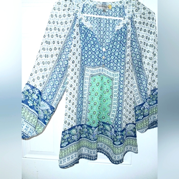 Figueroa & Flower Blue and Green Floral Blouse. 100% Polyester. - Picture 1 of 5